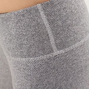 LULULEMON 2012 HARRINGBONE WUNDER UNDER CROP